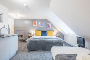 Private Room 8 with Kitchenette by CB Stays no minimum stays